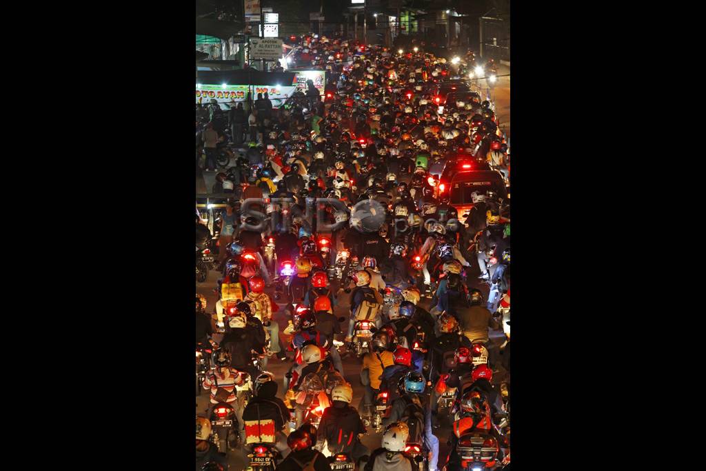 Ribuan Pemudik Motor...