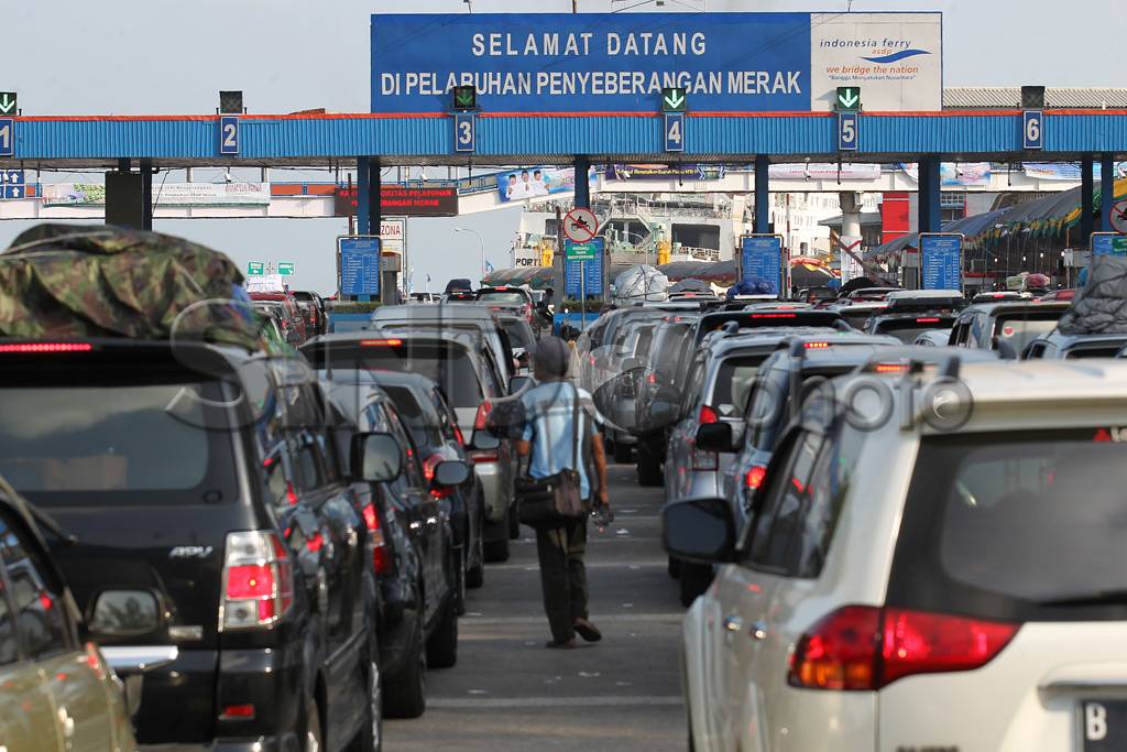 Kepadatan Mobil Pemudik...