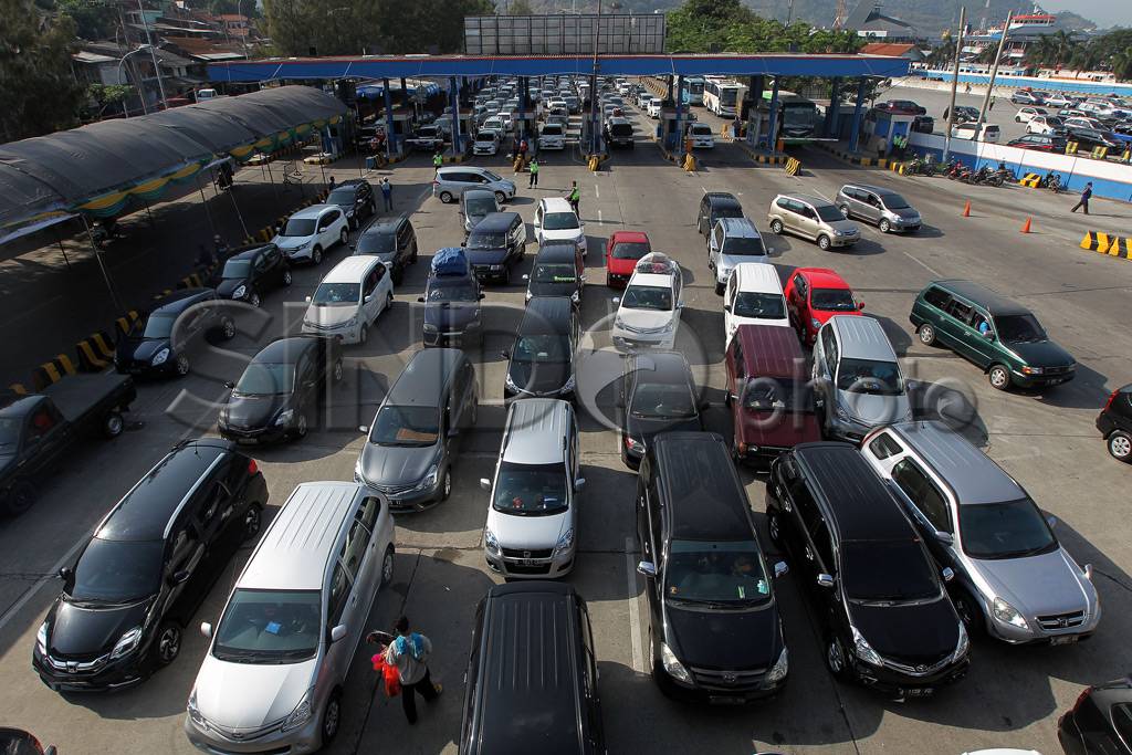 Kepadatan Mobil Pemudik...
