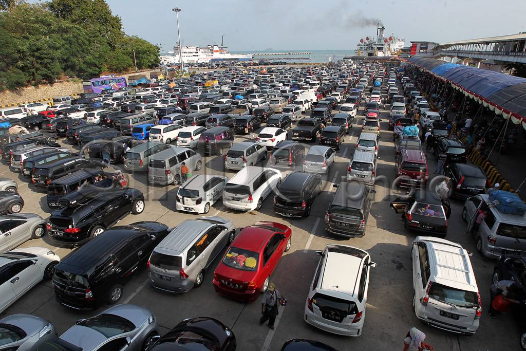 Kepadatan Mobil Pemudik...
