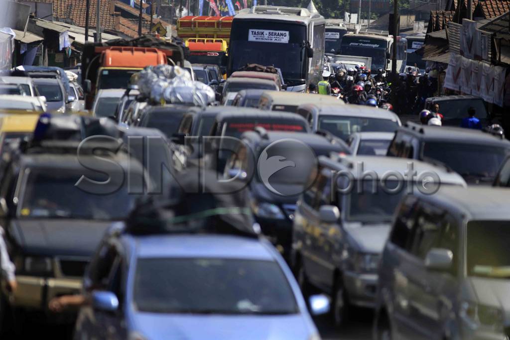 Macet Panjang di Turunan...