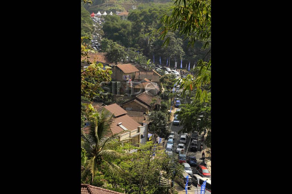 Macet Panjang di Turunan...