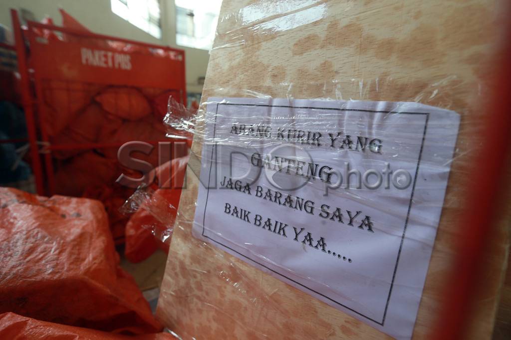 Kesibukan PT Pos Indonesia...