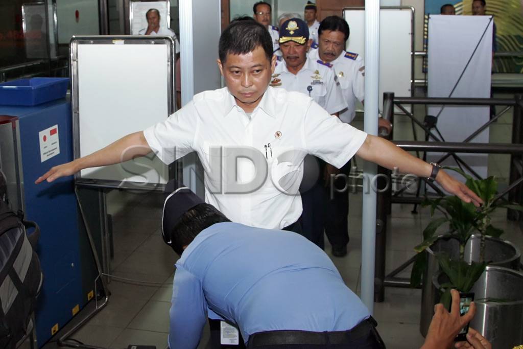 Menhub Pantau Arus Mudik...