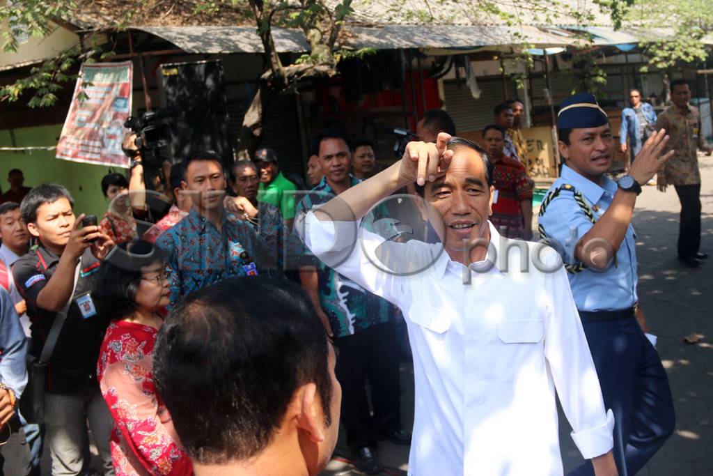 Presiden Jokowi Bagi-bagi...