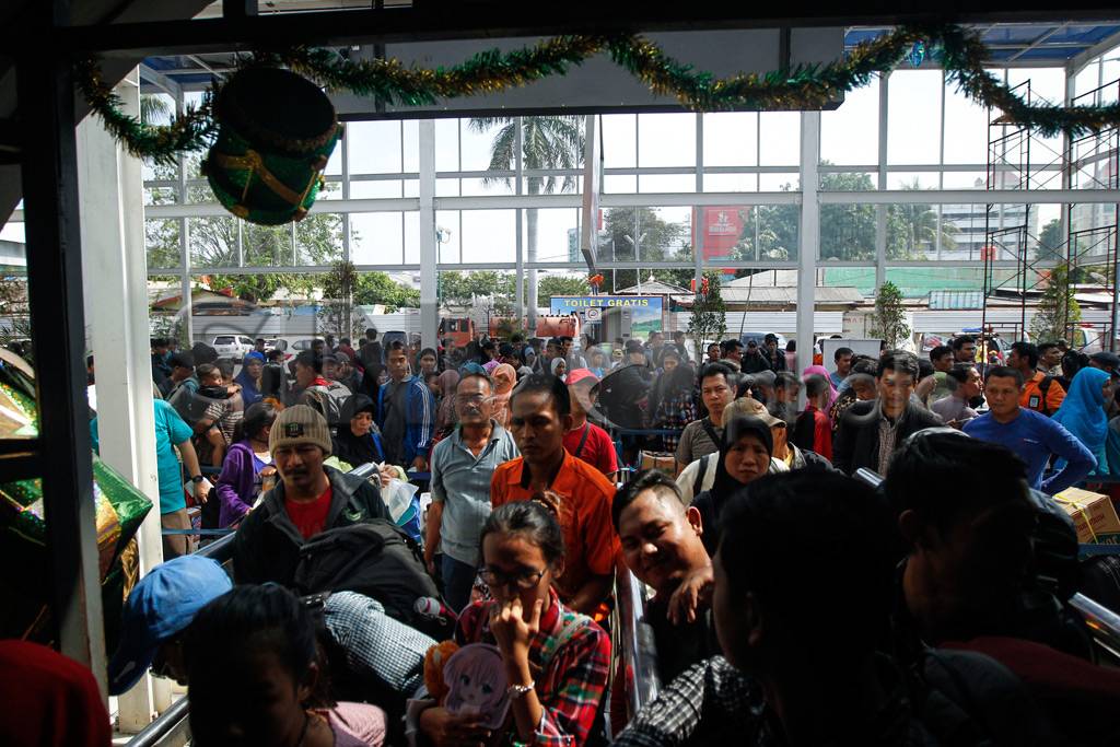 H+2 Lebaran Stasiun...