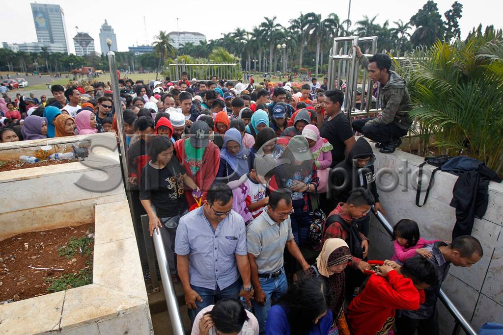 Monas Dipadati Ribuan...