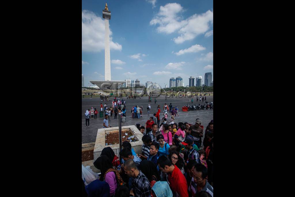 Monas Dipadati Ribuan...