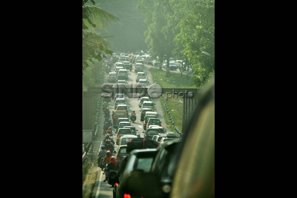 Kemacetan Hingga 25...