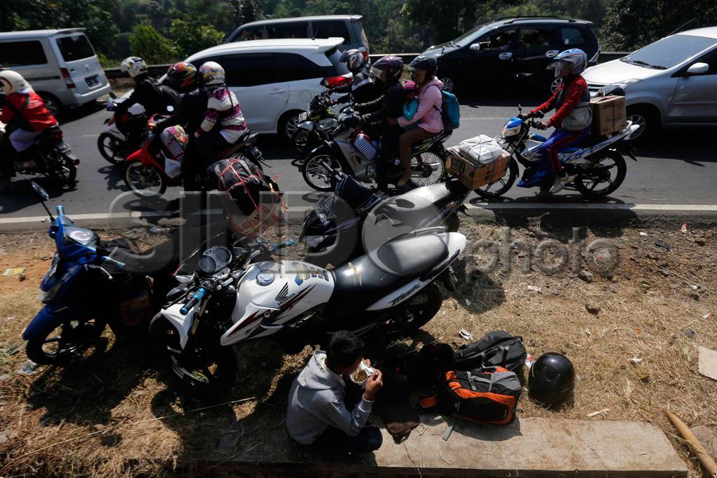 Lingkar Gentong Dipadati...