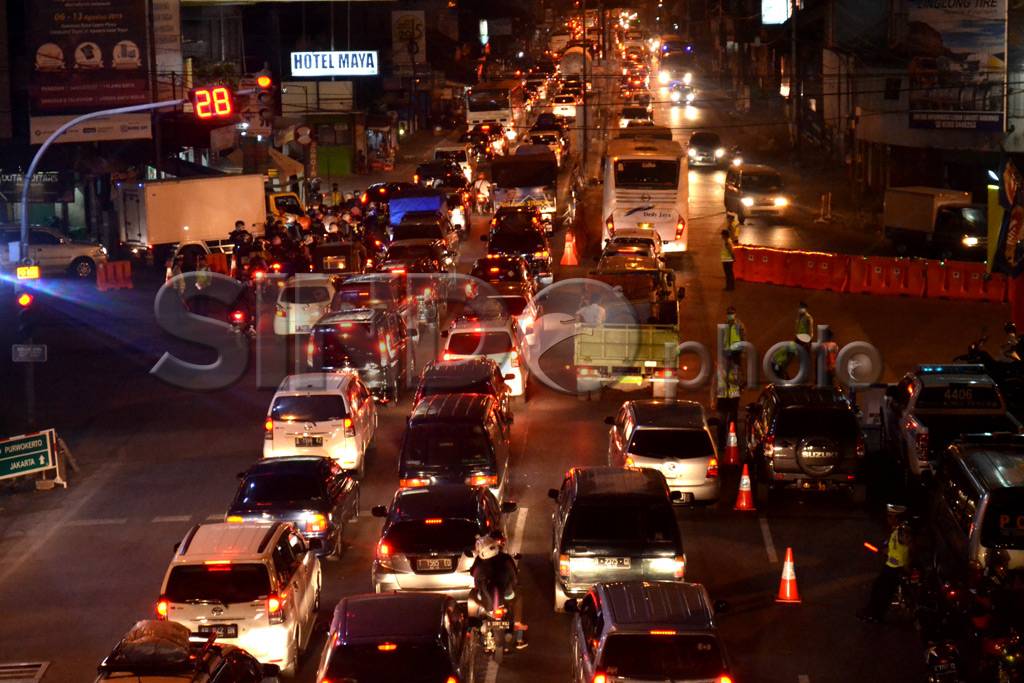 Kemacetan Puluhan Kilometer...