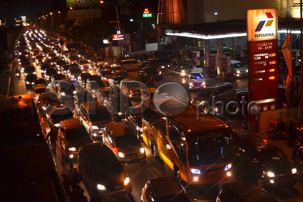 Kemacetan Puluhan Kilometer...