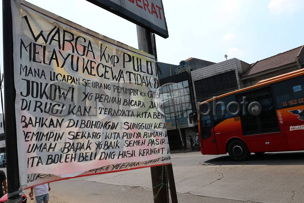 Poster dan Coretan Tolak...