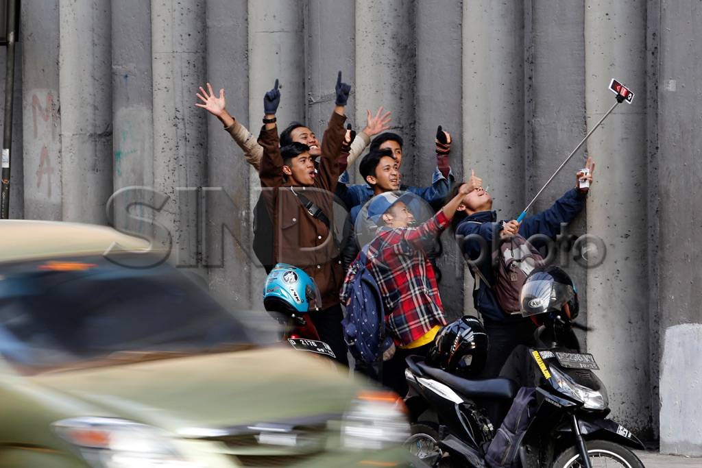 Dilarang Selfie di Lingkar...