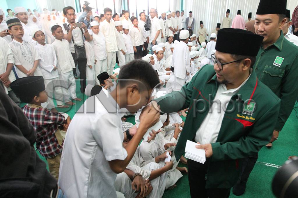 Ratusan Anak Yatim Ikuti...