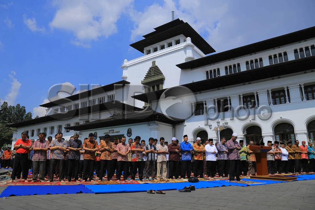 Salat Istisqa di Halaman...