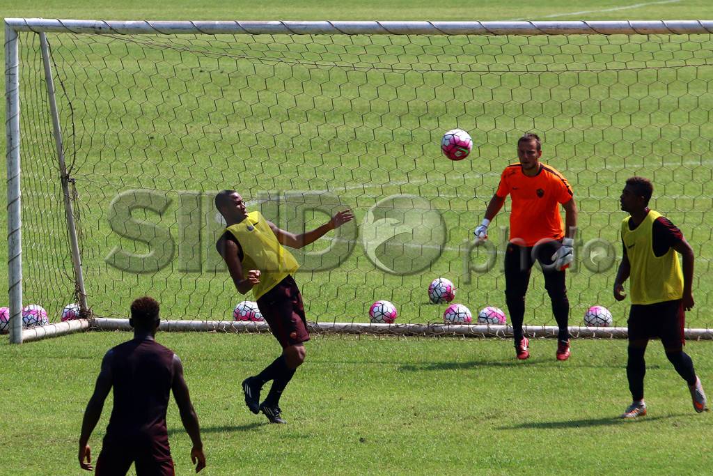 Pemain AS Roma Tes Lapangan...
