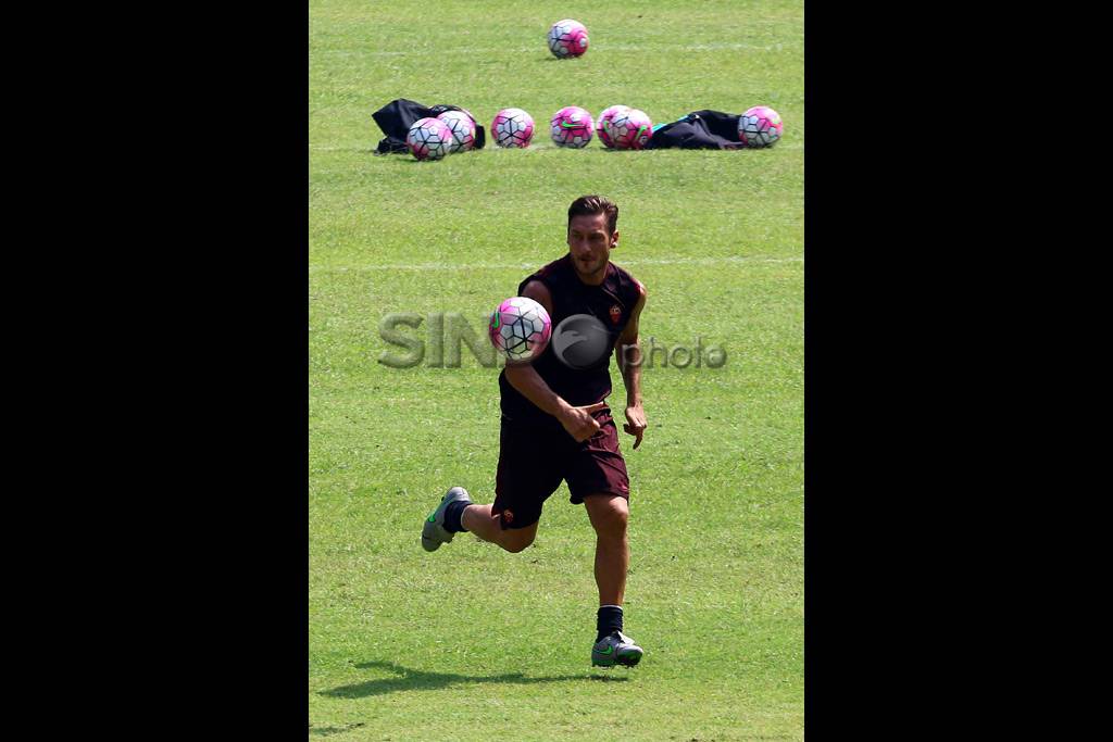 Pemain AS Roma Tes Lapangan...