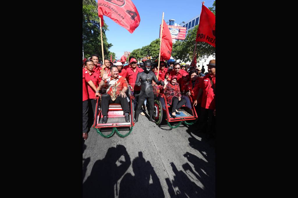 Daftar ke KPU, Risma-Wisnu...