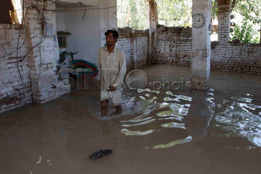 Bajir Pakistan, 28 Orang...