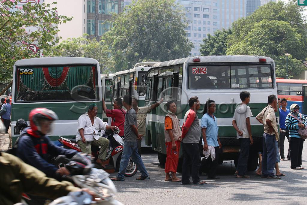 Puluhan Kopaja Kampung...
