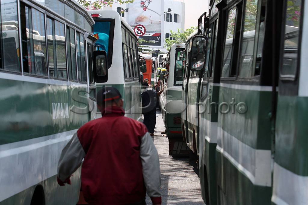 Puluhan Kopaja Kampung...