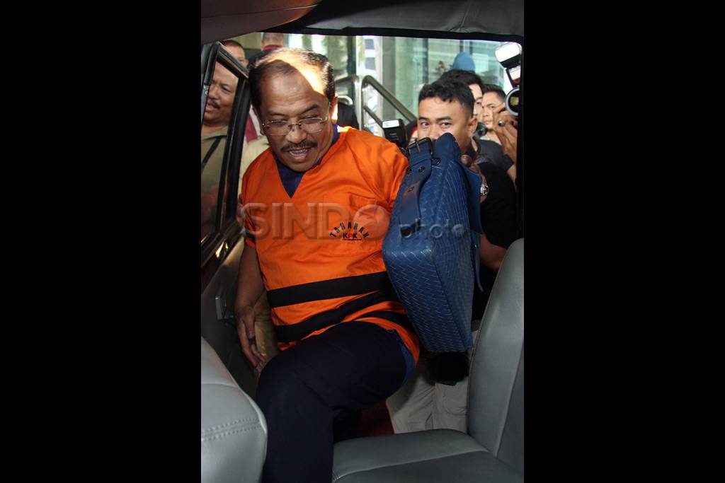 KPK Periksa Ilham Arief...