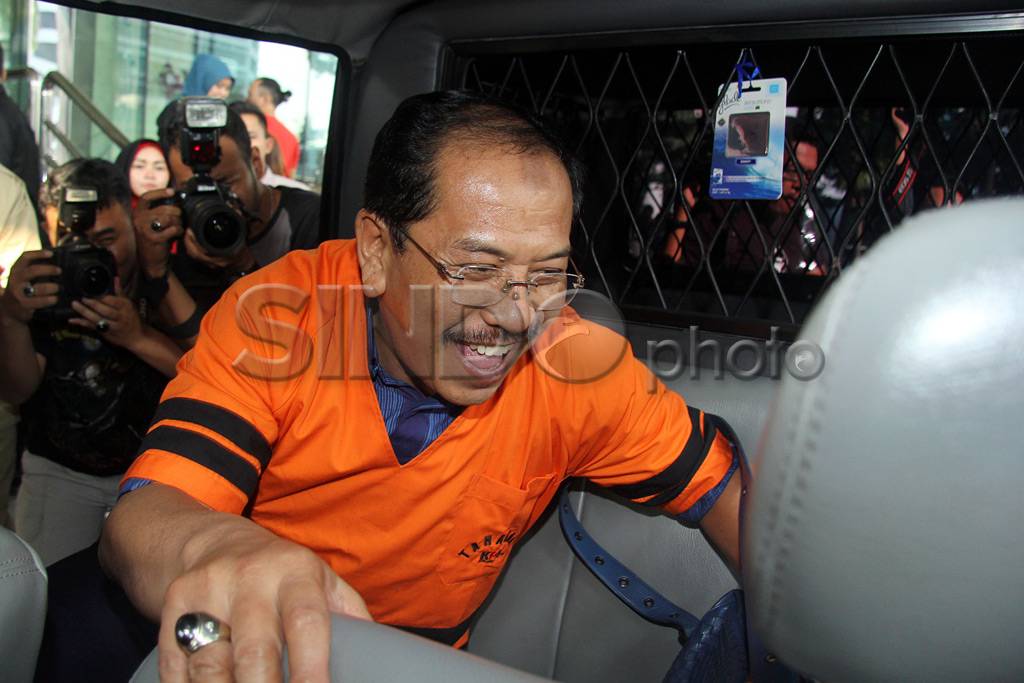 KPK Periksa Ilham Arief...