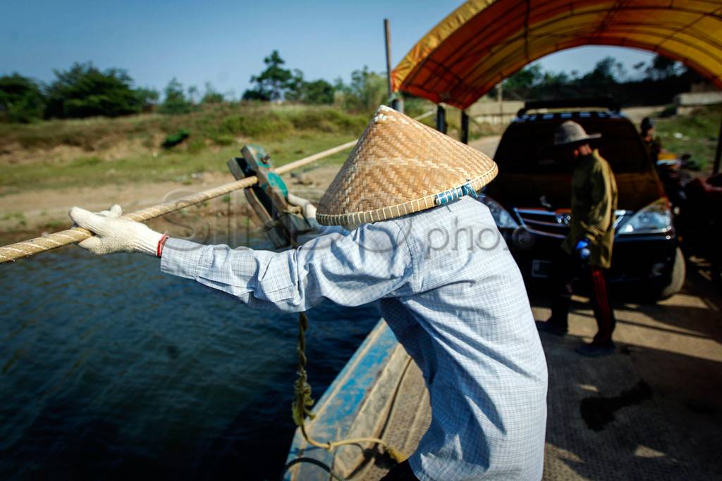 Perahu Eretan, Penghubung...