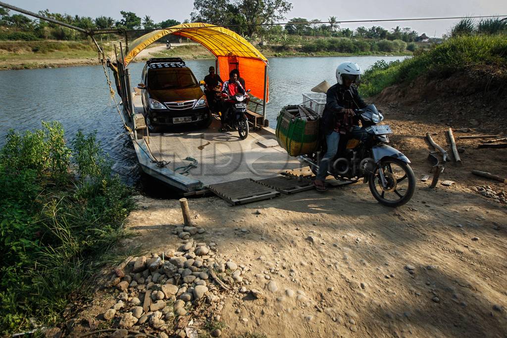 Perahu Eretan, Penghubung...
