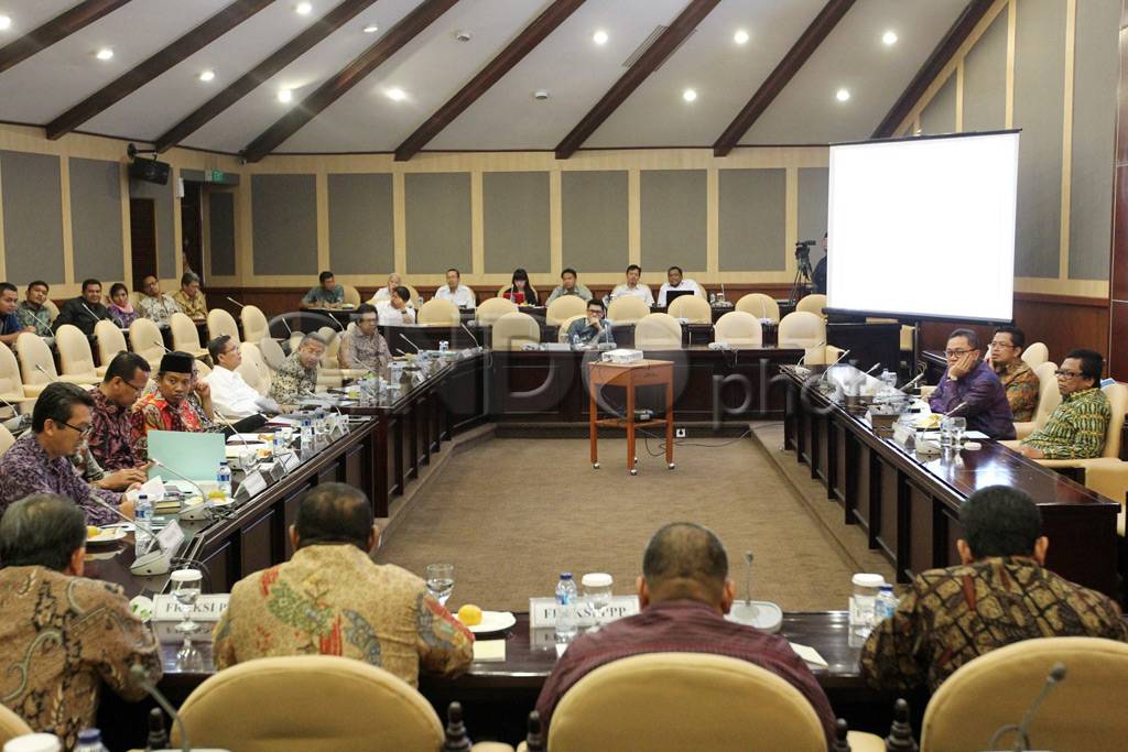 MPR Gelar Rapat Bahas...