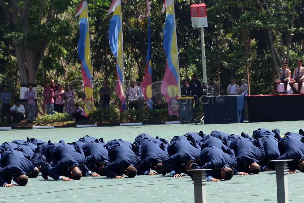 Jokowi Lantik 793 Perwira...