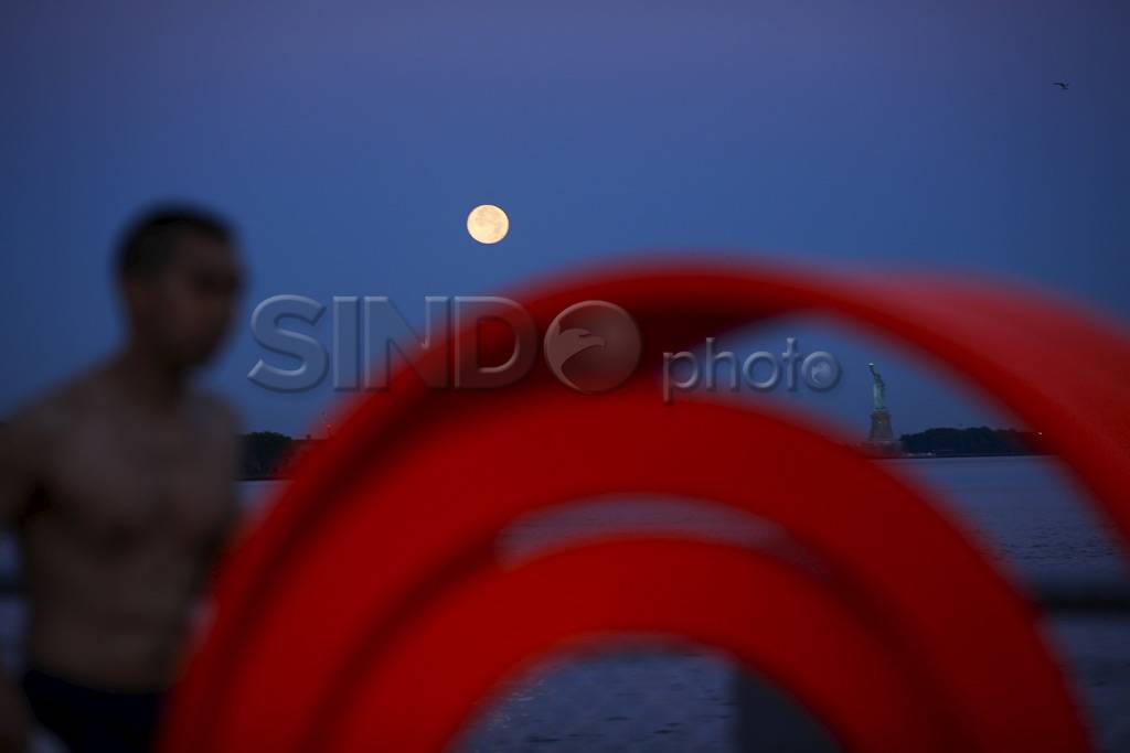 Indahnya Blue Moon di...