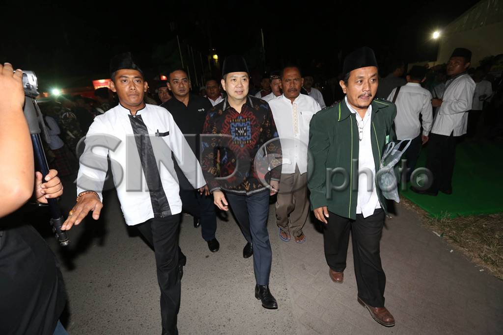 Presiden Jokowi Pukul...