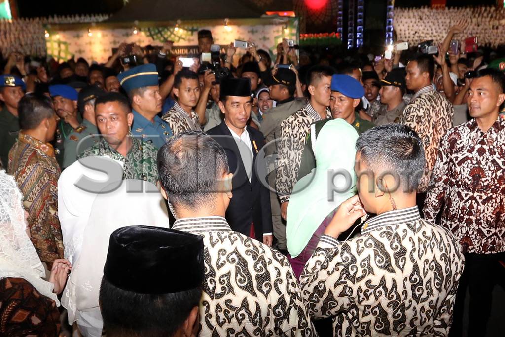 Presiden Jokowi Pukul...
