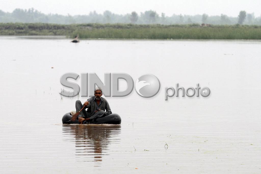 Banjir Bandang Rendam...