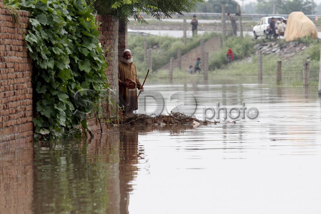 Banjir Bandang Rendam...