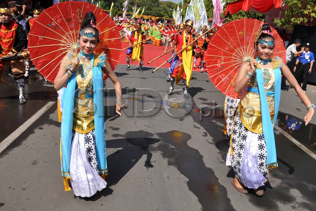 Karnaval Batik dan Parade...