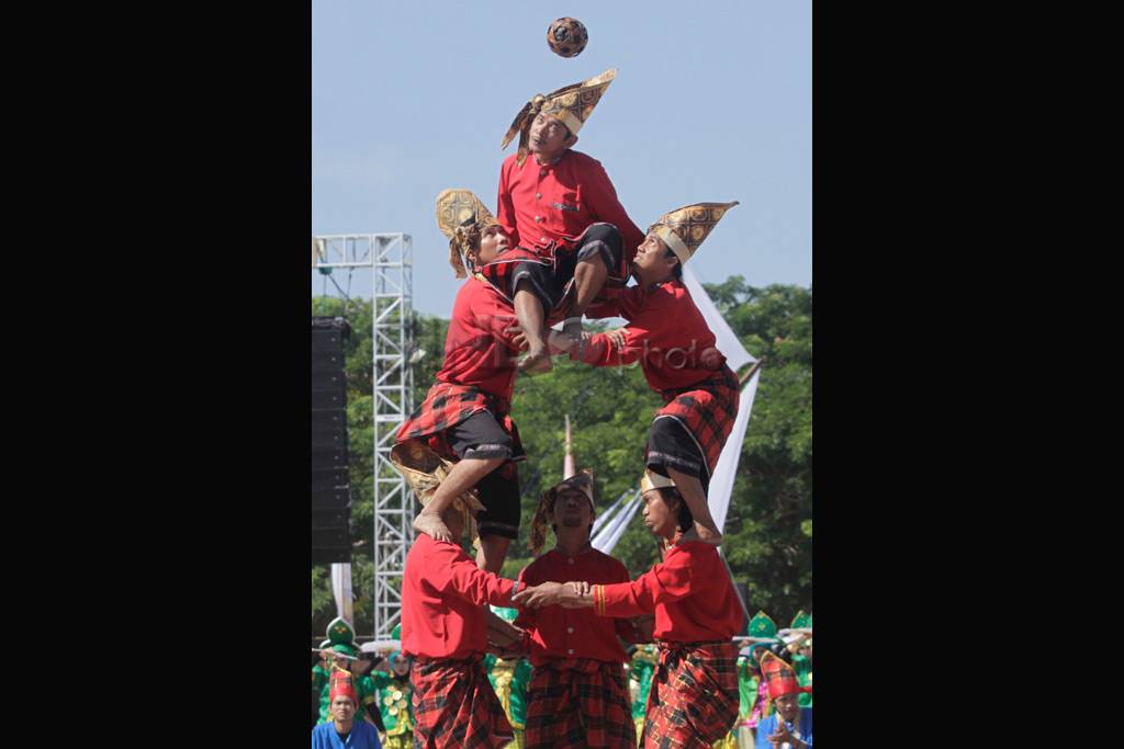Tari Empat Etnis Meriahkan...