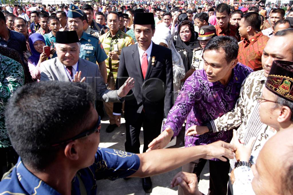 Jokowi Hadiri Muktamar...