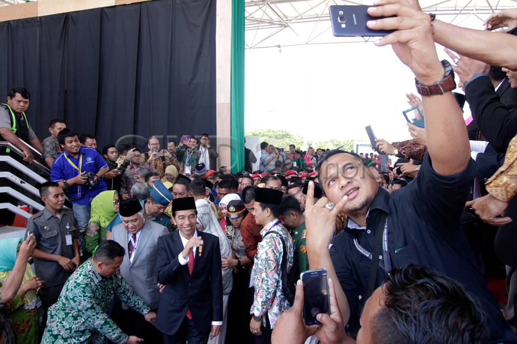 Jokowi Hadiri Muktamar...