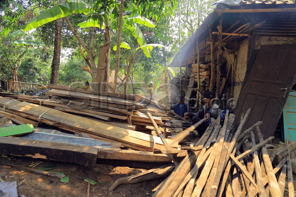 Warga Jatigede Bongkar...