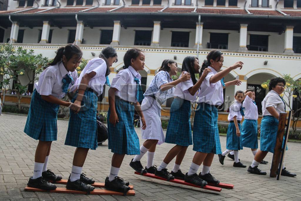Menghidupkan Kembali...