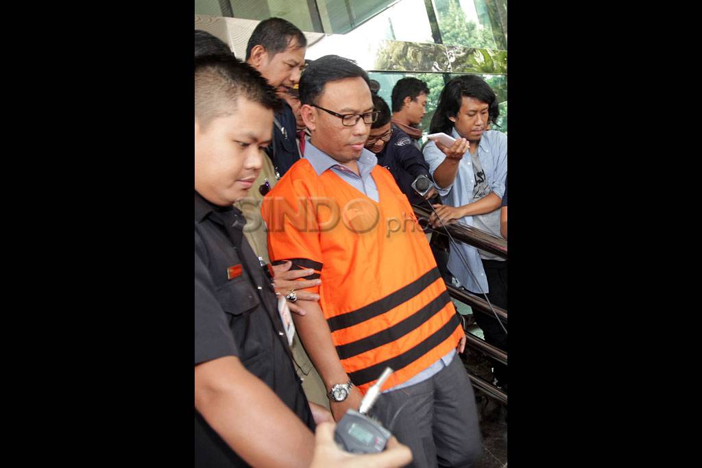 KPK Tahan Mantan GM...