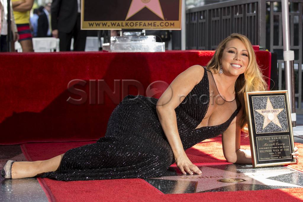 Pose Mariah Carey Saat...