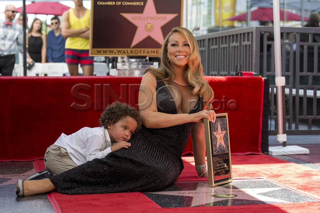 Pose Mariah Carey Saat...