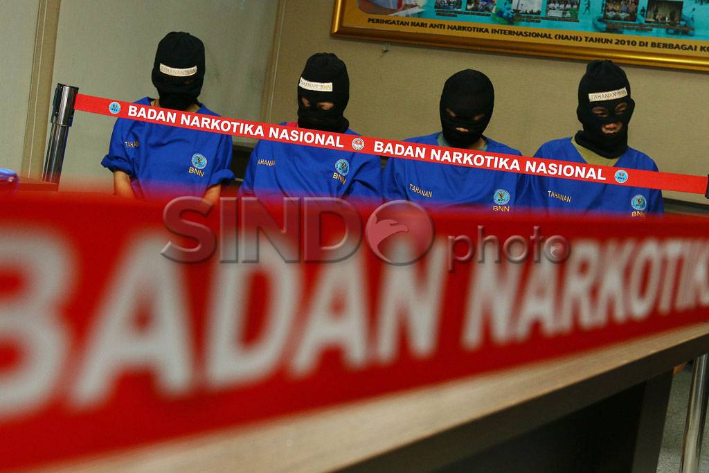 BNN Tangkap Kurir Pengedar...