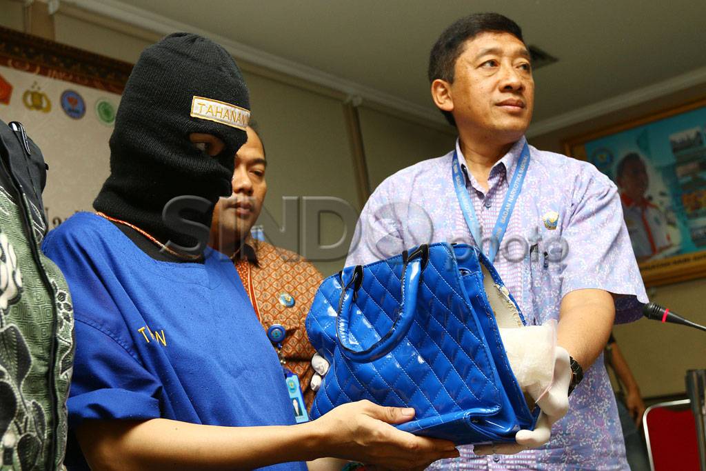 BNN Tangkap Kurir Pengedar...