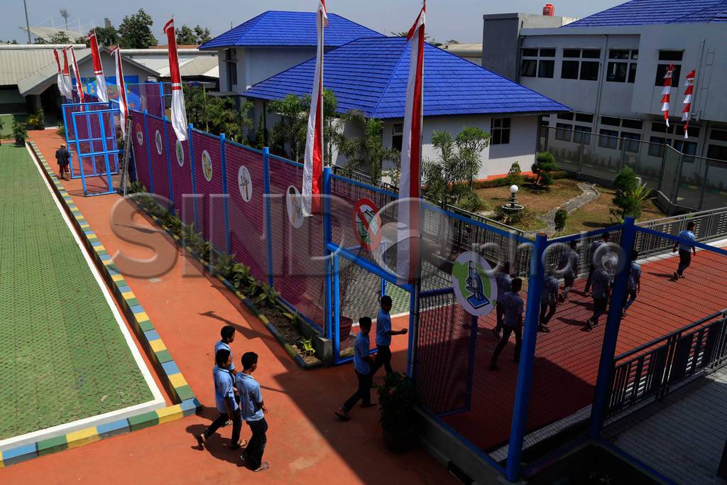 Menggapai Ilmu dalam...