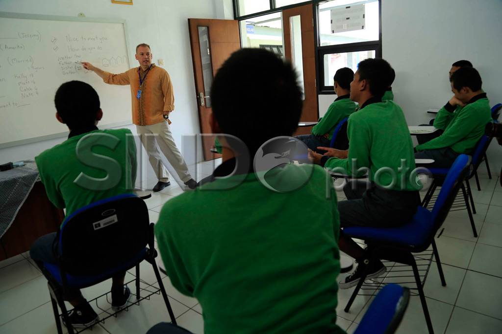 Menggapai Ilmu dalam...